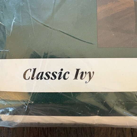 Quaker Lace Banquet Tablecloth Ivory Ivy Pattern NEW IN PACKAGE 60 x 104 - Picture 2 of 6